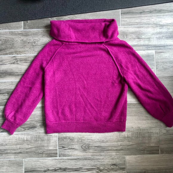 FREE PEOPLE - LASSIE FUSCIA OVERSIZED PULLOVER SWEATER - Size Small - Picture 3 of 13